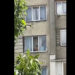 Doi copii au fost filmați pe pervazul unui balcon de la Ciocana. Mama riscă să fie amendată